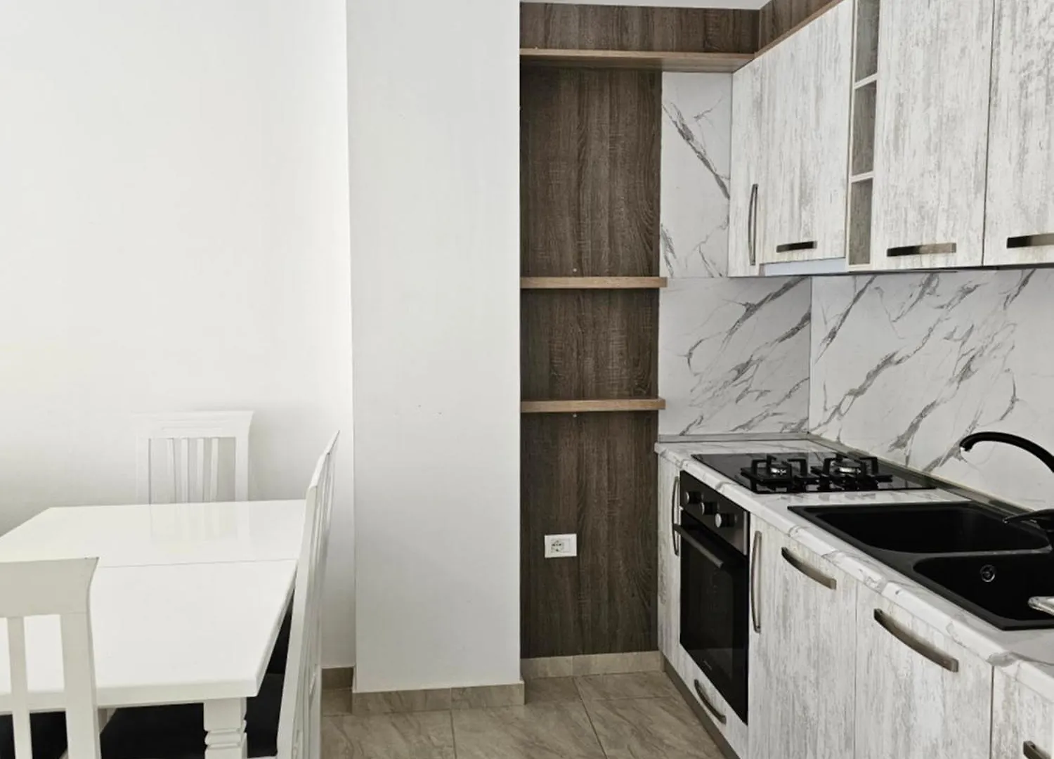 Tirana Apartament,Levis